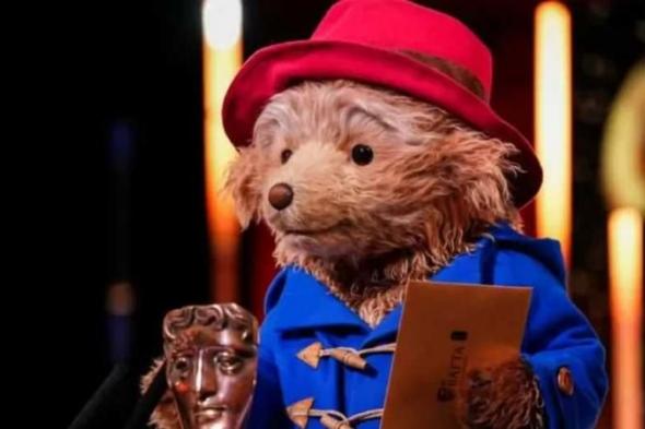 الدب
      بادينجتون
      يقدم
      جائزة
      أفضل
      فيلم
      للأطفال
      والعائلة
      في
      حفل
      جوائز
      بافتا
      2026