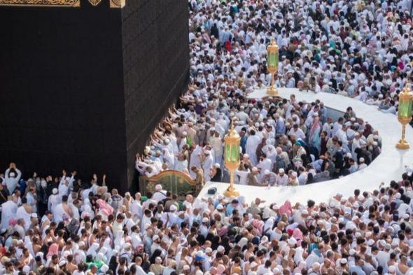 معتمر
    مصري
    من
    الحرم
    المكي:
    "نحن
    في
    بلدنا
    الثاني
    بلد
    الأمن
    والأمان"