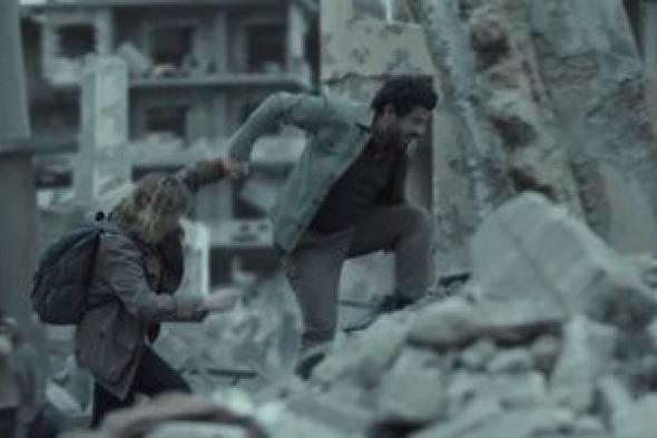 مسلسل
صحاب
الأرض
الحلقة
6..
قصف
بالقرب
من
إياد
نصار
ومنة
شلبى