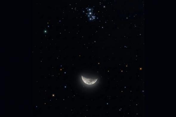 فلكية
    جدة:
    رصد
    اقتران
    قمر
    رمضان
    بالثريا
    في
    سماء
    الوطن
    العربي