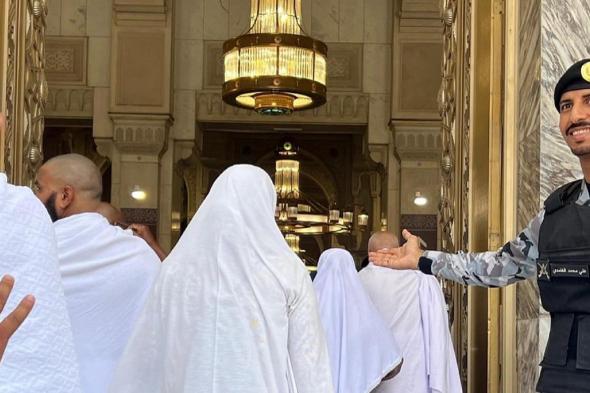 الأمن
    العام:
    الجلوس
    بالممرات
    داخل
    الحرم
    وساحاته
    يعيق
    حركة
    المصلين
    والمعتمرين