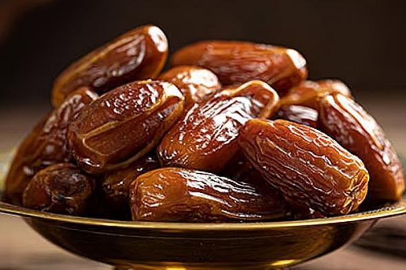 «الغذاء
    والدواء»:
    الاعتدال
    بتناول
    التمر
    عند
    الإفطار
    يسهم
    بضبط
    مستويات
    السكر
    في
    الدم