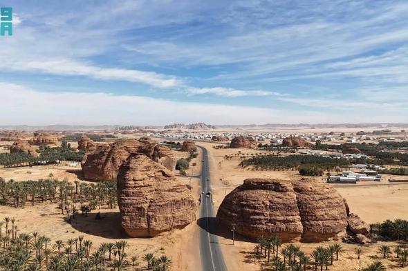 طرقات
    العُلا..
    تناغم
    بصري
    يمتد
    بين
    الجبال
    وواحات
    النخيل