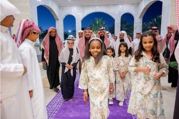 بالفيديو..
    الأمير
    فيصل
    بن
    مشعل
    يصنع
    الفرح
    في
    قلوب
    الأيتام