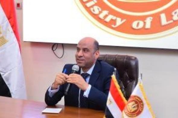 وزير
العمل
يشهد
تسليم
أجهزة
تابلت
لمفتشى
العمل
بمحافظتى
المنوفية
والدقهلية