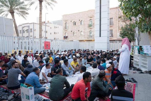 جمعية
    هداية
    توزّع
    أكثر
    من
    29
    ألف
    وجبة
    إفطار
    وتواصل
    تنفيذ
    برامجها
    الرمضانية