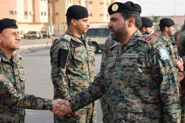 اللواء
الركن
عوض
العنزي
يتفقد
قوات
الأفواج
الأمنية
بعسير
وجازان
ويهنئهم
بشهر
رمضان