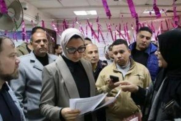 محافظ
الوادي
الجديد
تنتقل
لمنطقة
عين
البرج
لمعاينة
شكوى
وتتفقد
التطوير