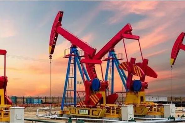 ارتفاع
    أسعار
    النفط..
    وخام
    برنت
    يسجل
    71
    دولارا
    للبرميل