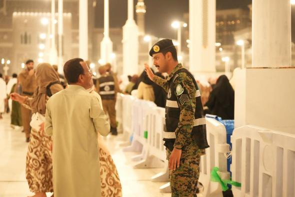 جهود
الأفواج
الأمنية
في
تنظيم
الحشود
بالمسجد
الحرام
خلال
شهر
رمضان