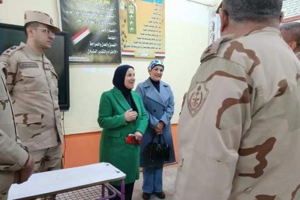 بالبلدي
      :
      وكيل
      التعليم
      بالقاهرة
      تتابع
      ميدانيًا
      الاختبارات
      العسكرية
      بالمدرسة
      الخديوية
      بنين