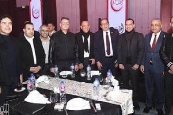 وسط
أجواء
رمضانية..
وزراء
سابقون
وشخصيات
عامة
في
سحور
موقع
بصراحة..
صور