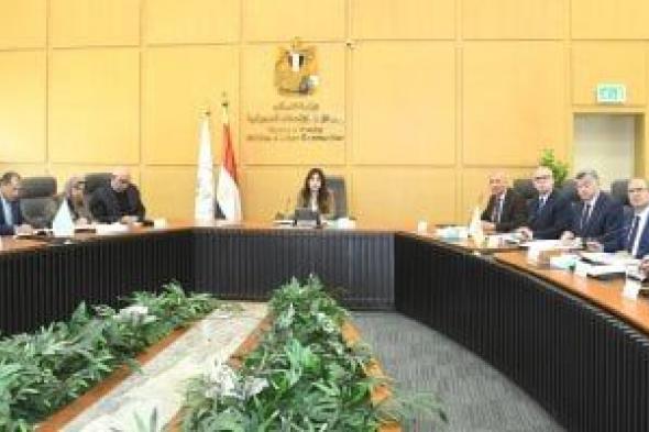 وزيرة
الإسكان
تترأس
لجنة
المرافق
لمتابعة
منظومة
العمل
بقطاع
مياه
الشرب
والصرف