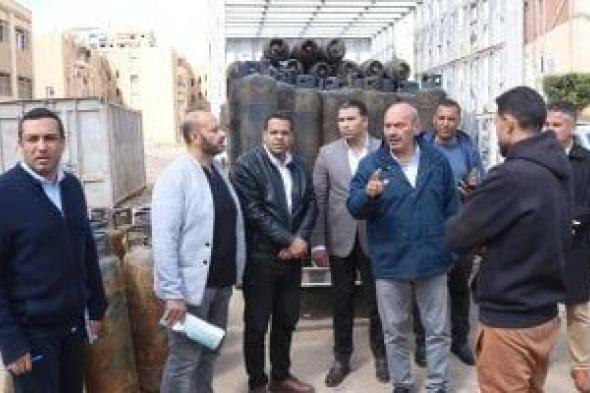 محافظ
السويس
يتفقد
مخازن
بوتاجاز
الصباح
ومحلات
دلتا
ماركت
بحي
فيصل