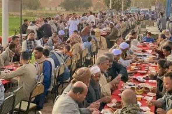 مائدة
قرية
الكيمان
غرب
الأقصر..
طواجن
سمك
وعجل
كل
3
أيام..
صور