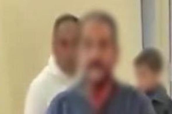 خناقة
حق
الرؤية
تنتهي
في
قسم
الشرطة..
تفاصيل
سحل
مهندس
على
يد
نسيبه