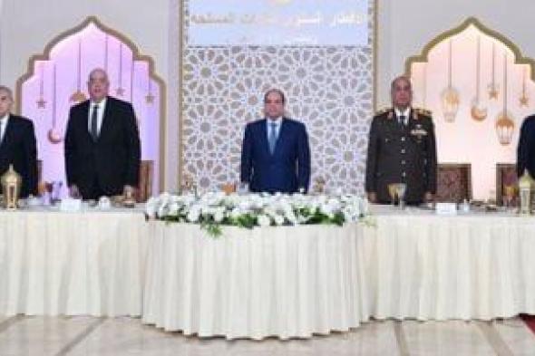 الرئيس
السيسى
للمصريين:
نحن
نشعر
بكم
ونبذل
أقصى
جهد
لتحسين
الحال
والأوضاع..
صور