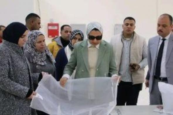 محافظ
الوادى
الجديد
تتابع
التجهيزات
النهائية
لمجمع
إنتاج
شكائر
الزماط
بالخارجة