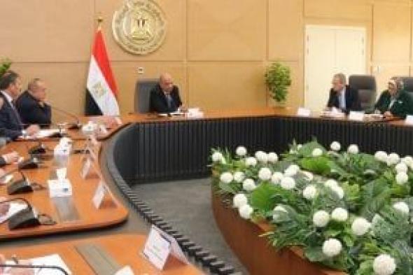 وزير
الكهرباء
يجتمع
بأعضاء
اللجنة
الدائمة
لإدارة
الأزمات
والكوارث
والحد
من
المخاطر