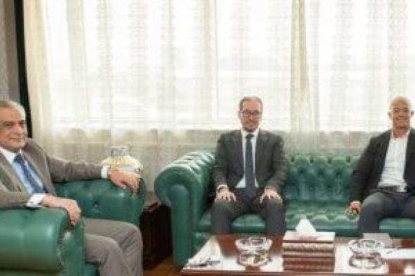 وزير
الإنتاج
الحربى
يبحث
موضوعات
التعاون
ذات
الاهتمام
المشترك
مع
SC
JOHNSON