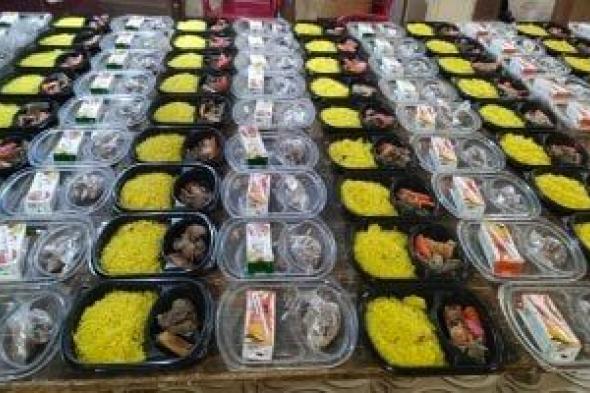 لحمة
ورز
بسمتى
وجلاش..
مطبخ
الخير
يقدم
مئات
الوجبات
يوميا
في
الغربية..
صور