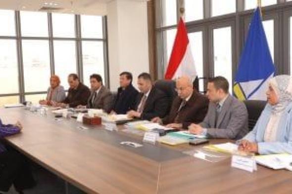 محافظ
دمياط
يرأس
اجتماع
لجنة
القيادات
لاختيار
مديرى
عدد
من
الإدارات
العامة