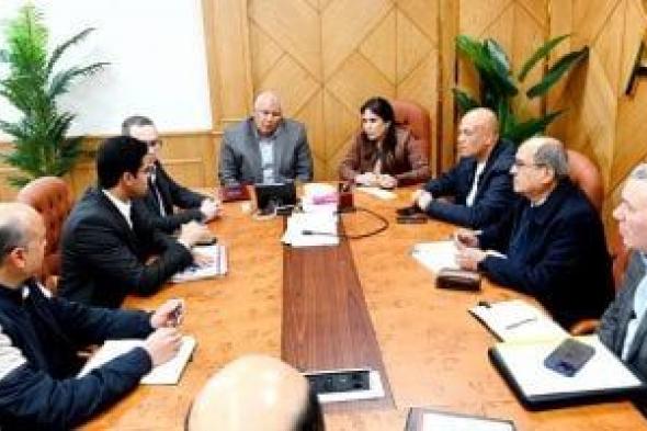 وزيرة
الإسكان
تبحث
مع
محافظ
مطروح
عددا
من
ملفات
العمل
المشتركة