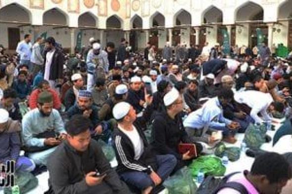 وكيل
الأزهر
يشارك
الطلاب
الوافدين
مائدة
الإفطار
بصحن
الجامع
الأزهر