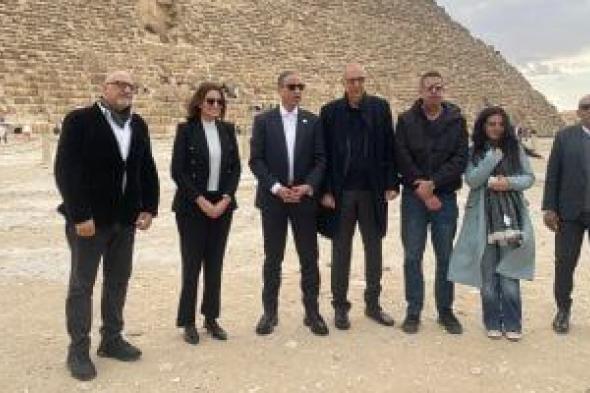 الجيزة:
20
منصة
حضارية
لتسكين
البائعين
بالأهرامات
كمرحلة
أولى