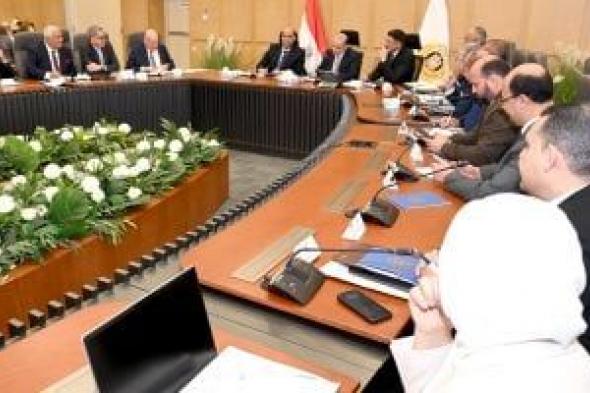 الحكومة
تبحث
تطوير
منظومة
التشغيل
داخل
قطاع
صناعة
الملابس