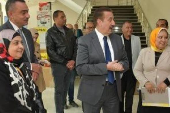 محافظ
بورسعيد
يسلم
70
جهاز
كهربائي
لـ
10
عرائس
من
الأسر
الأولى
بالرعاية