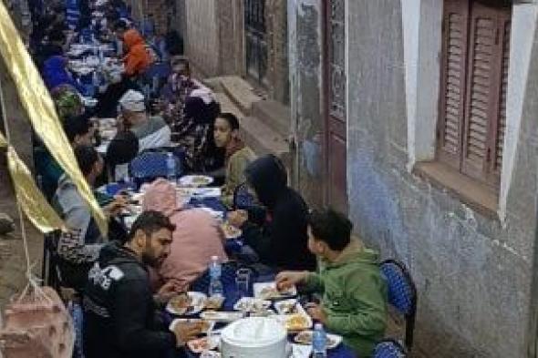 أهالى
قرية
بلمشط
ينظمون
مائدة
إفطار
جماعى
لـ
1000
أسرة
من
غير
القادرين
بالمنوفية