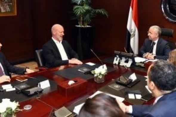 السفير
الفرنسى
يشيد
بالتزام
الحكومة
المصرية
بخطط
تحسين
بيئة
الأعمال