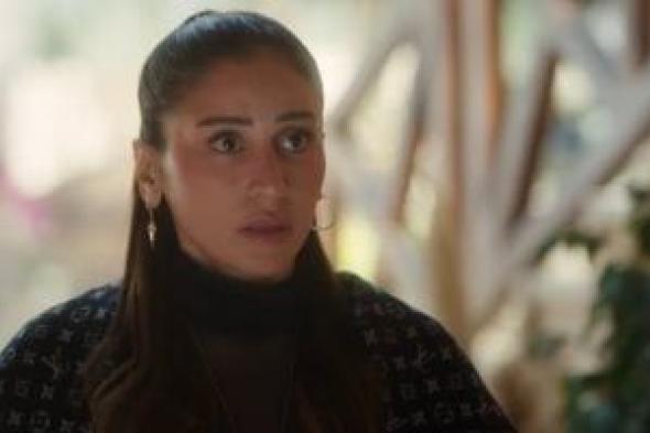 مسلسل
اتنين
غيرنا
الحلقة
الأخيرة..
والدة
حسن
تزيف
مرضها
لتحضير
مقابلة
حسن
مع
نور