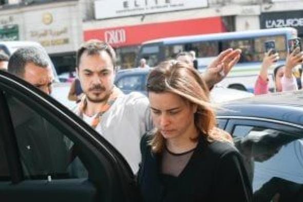 الحزن
يسيطر
على
نور
اللبنانية
في
جنازة
زوجها
يوسف
أنطاكي