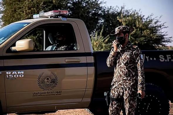 ضبط
    مخالف
    لنظام
    البيئة
    لنقله
    حطبًا
    محليًا
    في
    الرياض