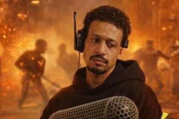 محمود
حسام:
بشكر
كل
من
وقف
بجانبى
وساعدنى
فى
برنامج
الكاميرا
الخفية