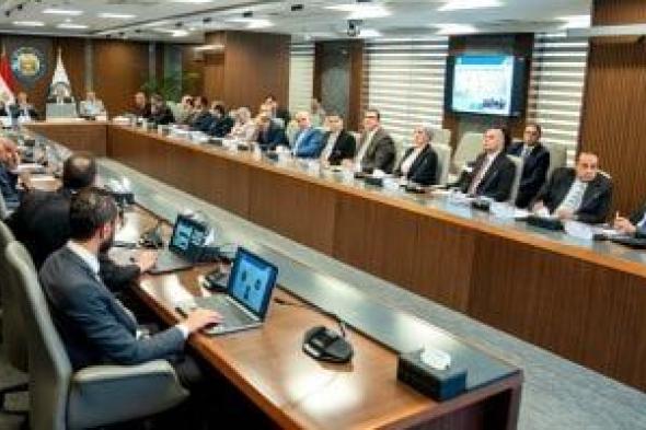 وزير
البترول:
عرض
نتائج
المسح
السيزمى
بغرب
أسيوط
أمام
المستثمرين
بمؤتمر
إيجبس