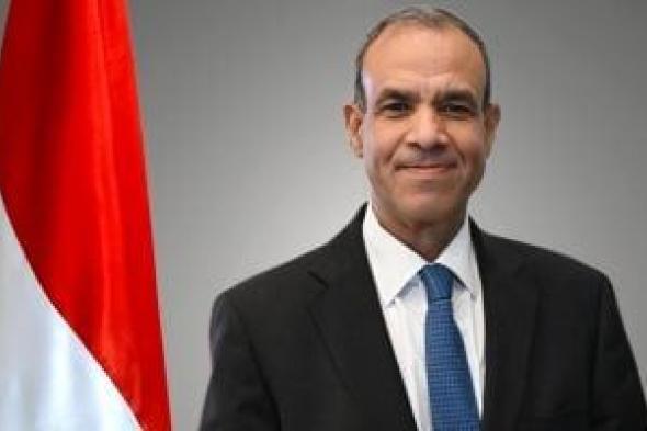 وزير
الخارجية
يطمئن
على
أوضاع
الجاليات
المصرية
فى
الخليج
والأردن
والعراق