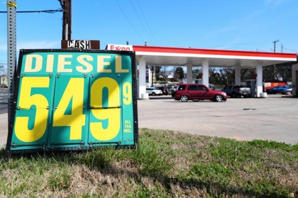 غولدمان
      ساكس:
      مخاطر
      ارتفاع
      أسعار
      النفط
      قد
      تستمر
      حتى
      2027