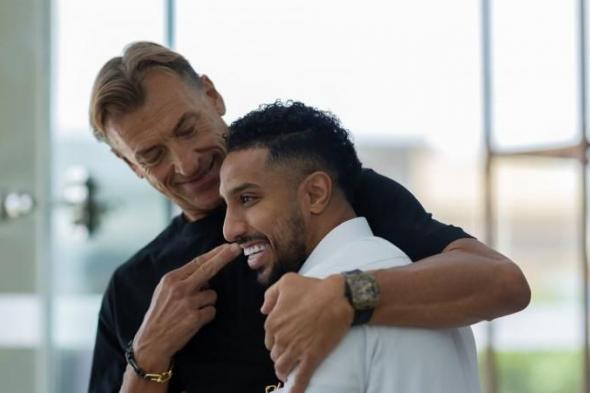 لقطة
      عناق
      رينارد
      لسالم
      الدوسري
      خلال
      التحاق
      الأخير
      بمعسكر
      المنتخب
      تخطف
      الأنظار