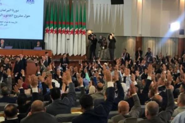 البرلمان
يصادق
بالأغلبية
على
مشروع
قانون
التعديل
التقني
للدستور