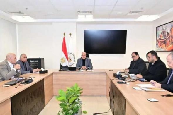 د.
      سويلم
      يتابع
      أعمال
      إزالة
      التعديات
      على
      مجرى
      نهر
      النيل
      ضمن
      quot;المشروع
      القومي
      لضبط
      النيلquot;