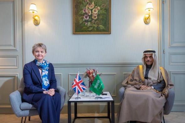 فيصل
بن
فرحان
يستعرض
العلاقات
وتطورات
الأحداث
مع
وزيرة
خارجية
بريطانيا