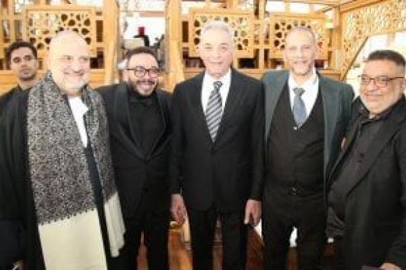 الزى
الصعيدى
للفنانين
والمراكب
الذهبية
يزينان
افتتاح
مهرجان
الأقصر