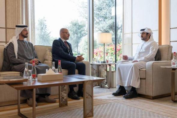 مكتوم
      بن
      محمد
      يبحث
      مع
      رئيس
      «سيمنس»
      مستجدات
      قطاع
      الطاقة
      العالمي