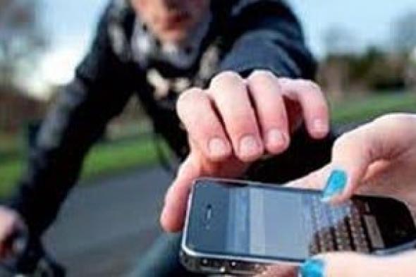 المتهمون
بسرقة
الهواتف:
بنسرقها
باستخدام
دراجة
نارية