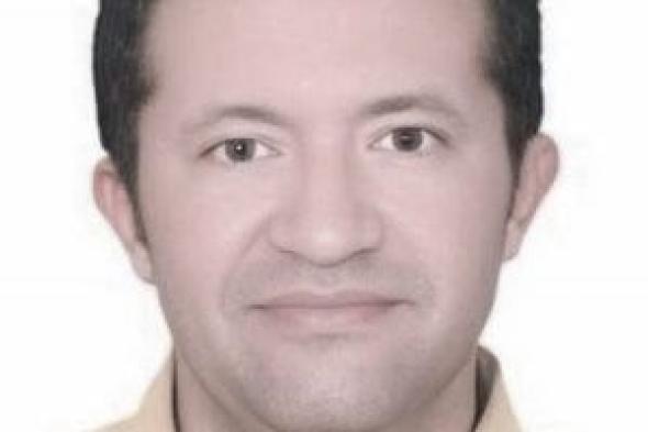 وزير
البترول
يستقبل
جثمان
الشهيد
حسام
صادق
عقب
وفاته
جراء
شظية
صاروخ
بالإمارات