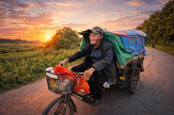 تسعيني
      يجوب
      الصين
      بدراجته
      منذ
      3
      عقود