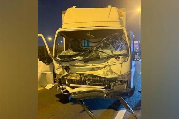 عقب
      إصابة
      3
      في
      حادث
      تصادم..
      شرطة
      دبي
      تحذر
      من
      الوقوف
      وسط
      الطريق